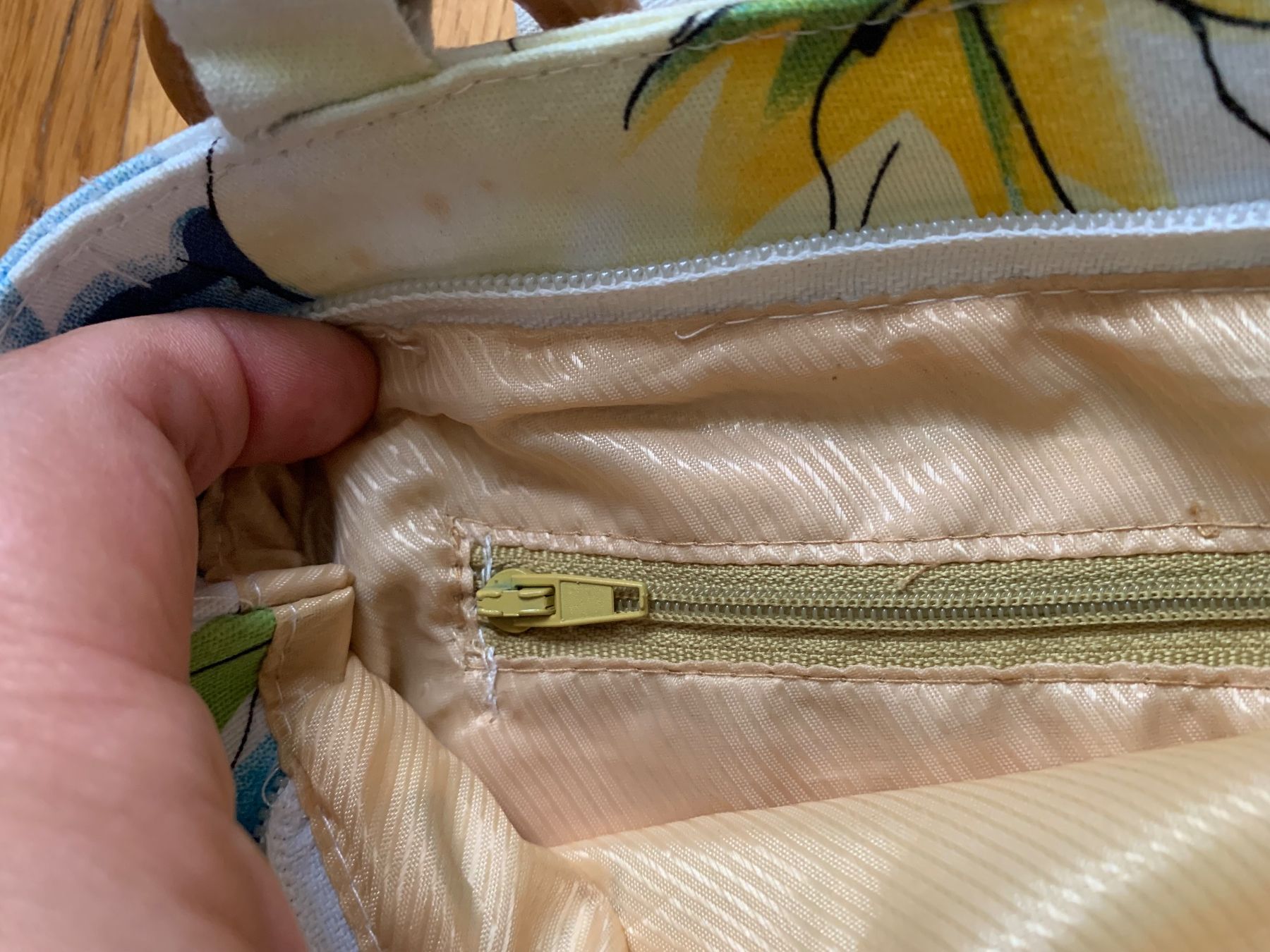 Taschen für Damen: Handtasche Stoff Blumenmuster Holzgriffe – Gebraucht aus Wettswil von cipollina71 5