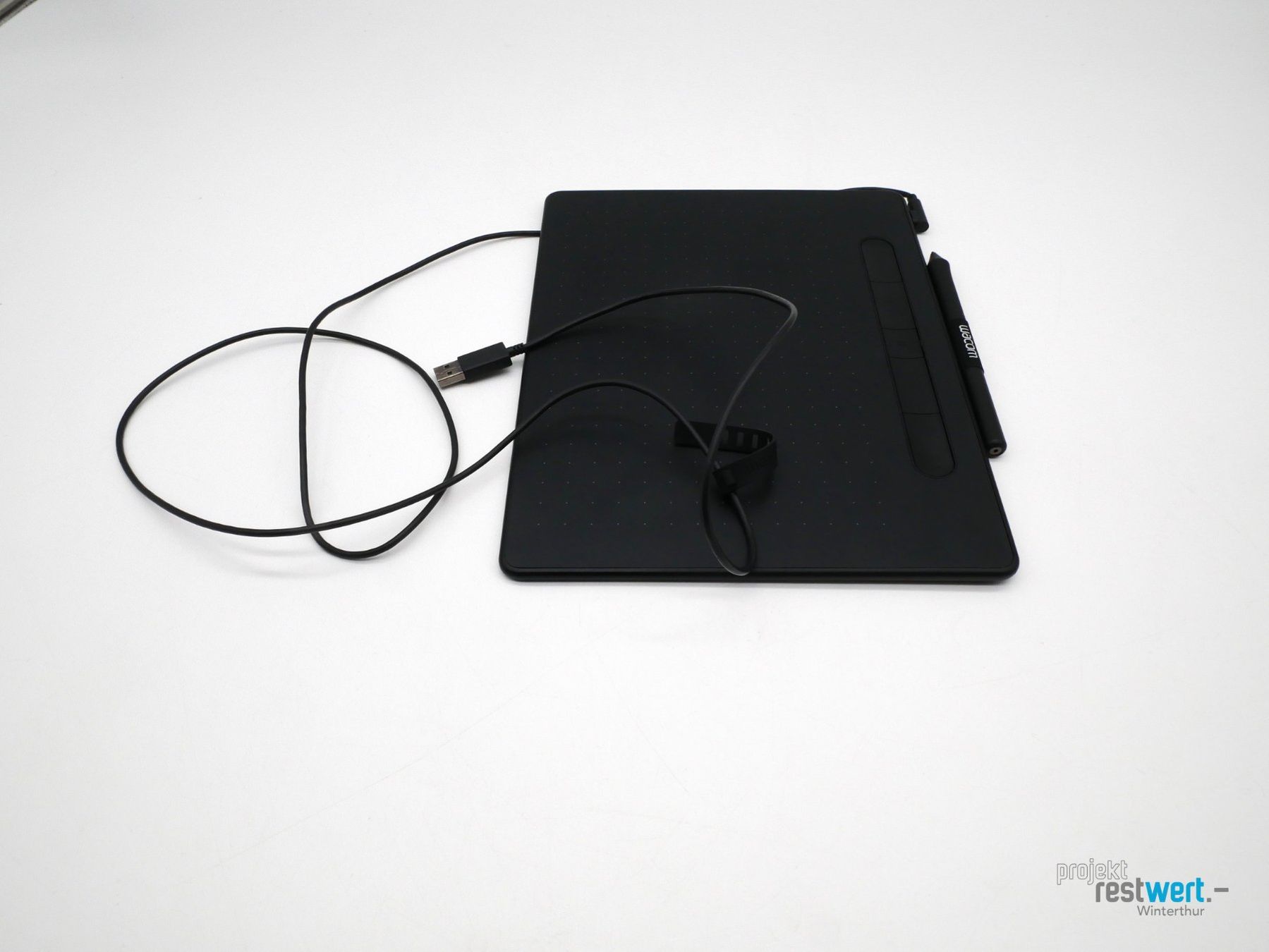 Wacom Tablet PC: WACOM Intuos M Grafiktablet mit Stift, Schwarz – Usato da Winterthur venduto da Restwert_Winterthur 1