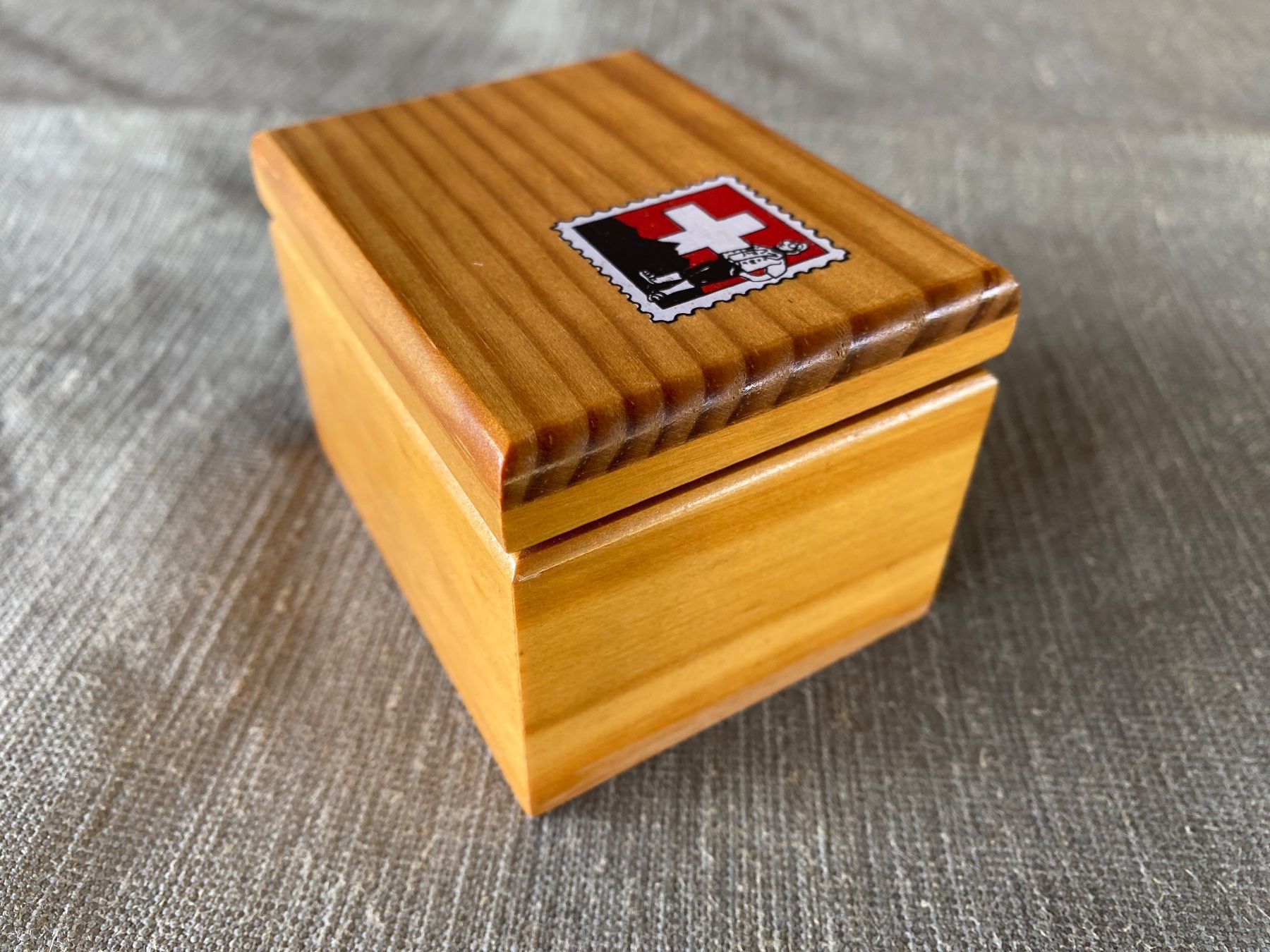 Sankyo Carillon: schöne Sankyo Japan Musikdose – Usato da Feldbach venduto da Olive1 1
