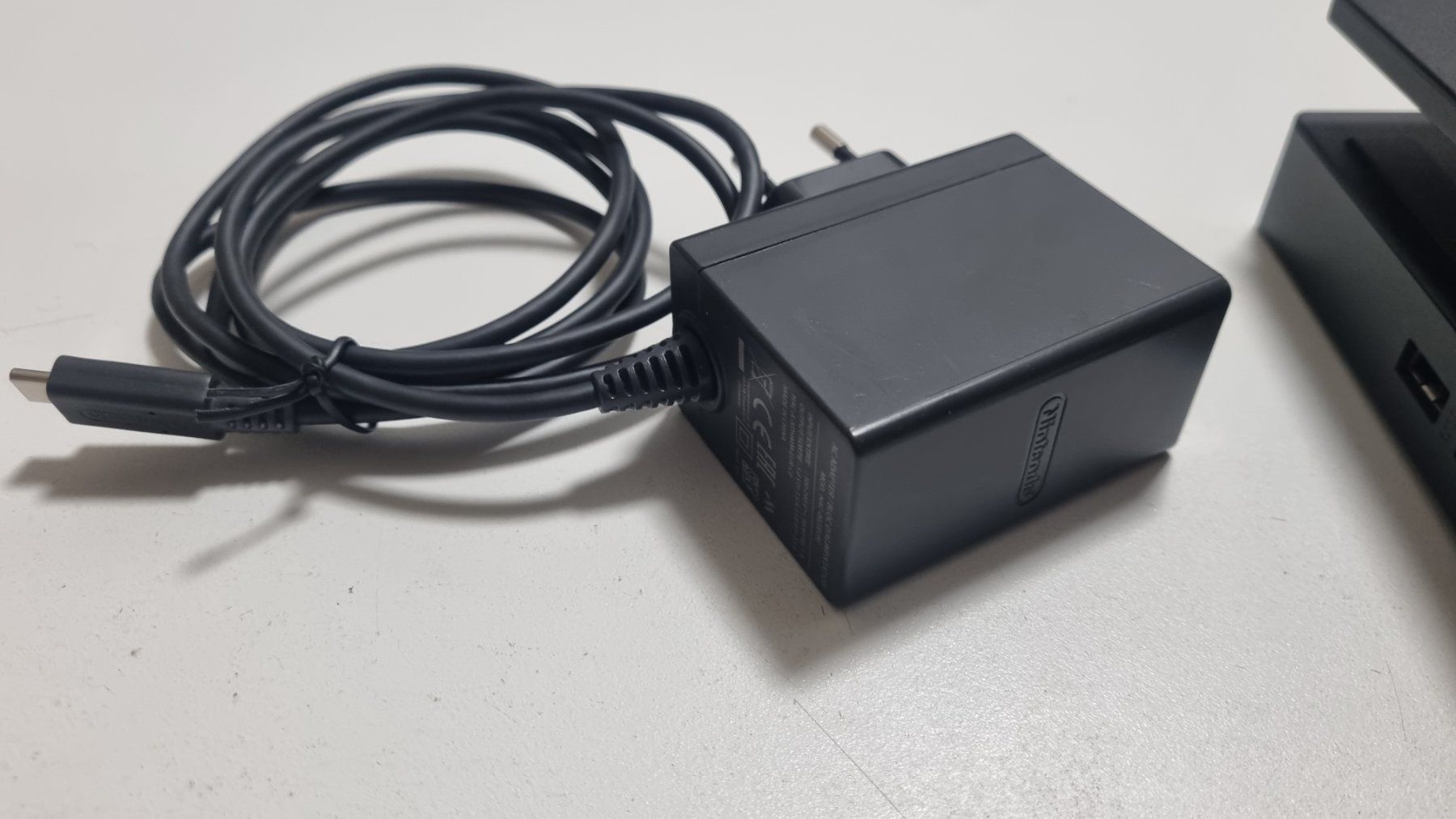 Nintendo Console: Nintendo Switch Ladestation Dock + AC Adapter – Usato da Birsfelden venduto da val_d9c2 1