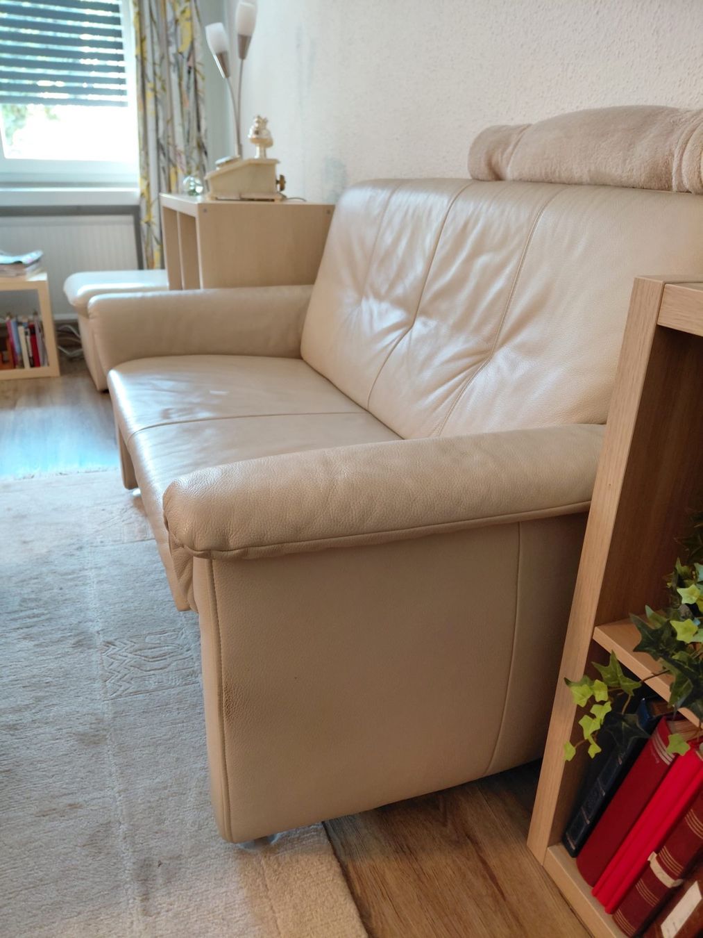Sofas: echt Leder Sofa 2-er mit Hocker – D'occasion à Stallikon par Nessie6 1