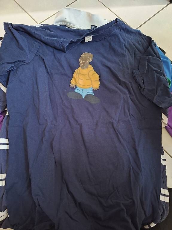 T-Shirts: Merchandise Shirts T-Shirt – Gebraucht aus Bern von Chriswoorld 1