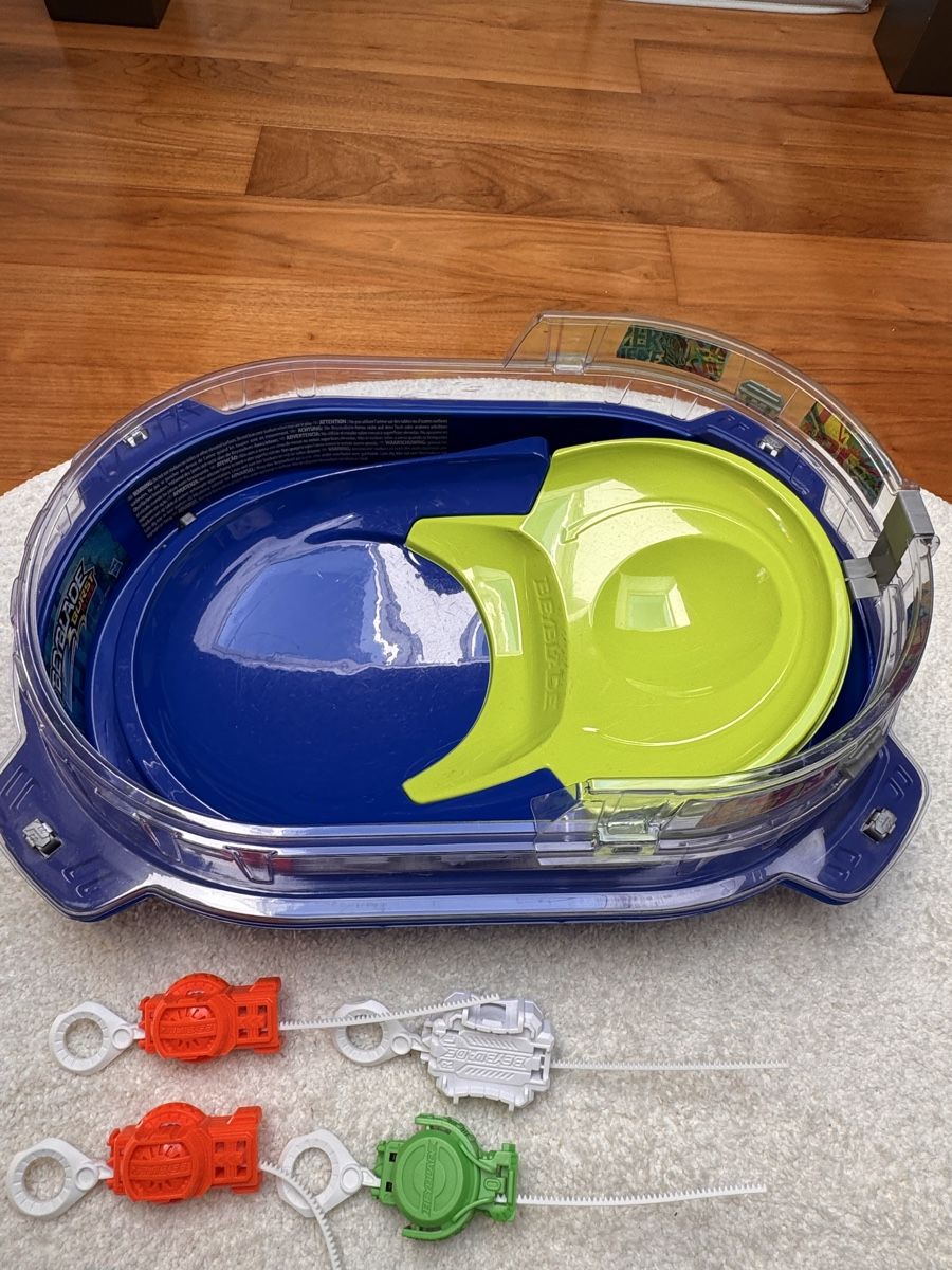 Hasbro Giocattoli: Beyblade set + Arena – Usato da hägglingen venduto da tamayra 2