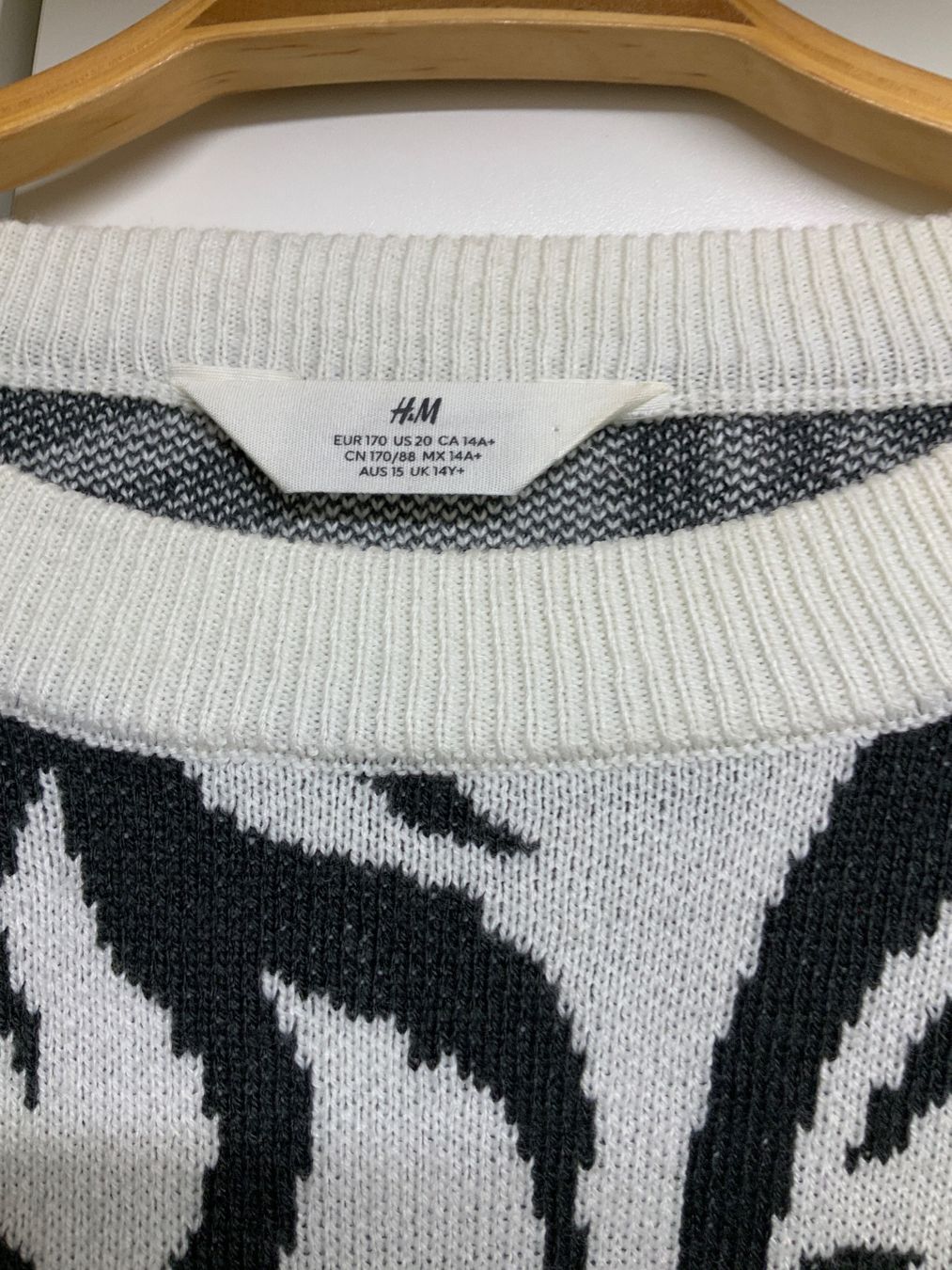 H&M Maglioni & Felpe: Pullover H&M schwarz weiss gemustert Grösse S/ M – Usato da Wallisellen venduto da AS.TZ. 1