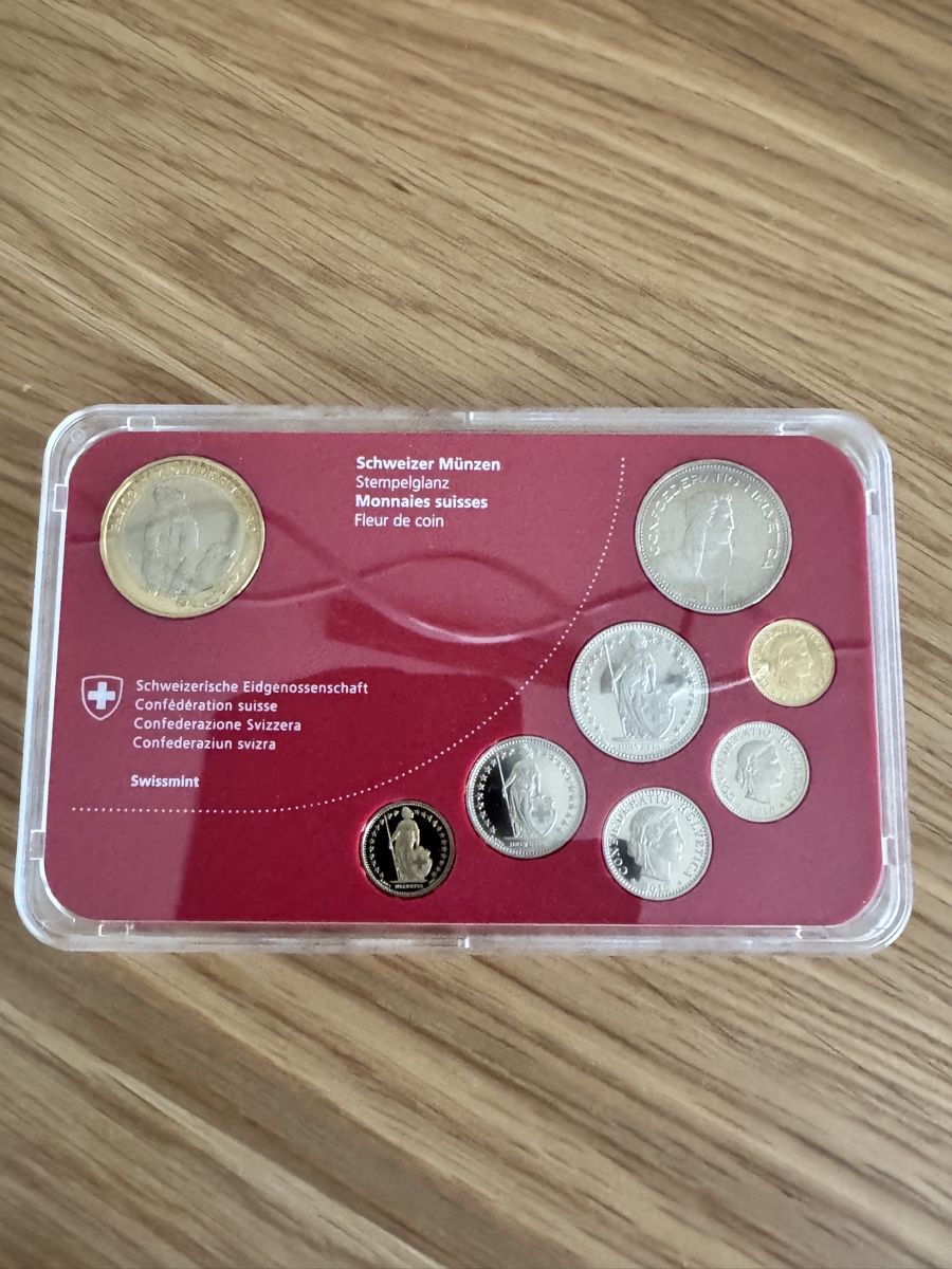 Tutti le monete: Schweizer Münzsatz 2010 Stempelglanz Uncirculated OVP  – Nuovo e nell'imballaggio originale da Basel venduto da triniswiss68 3