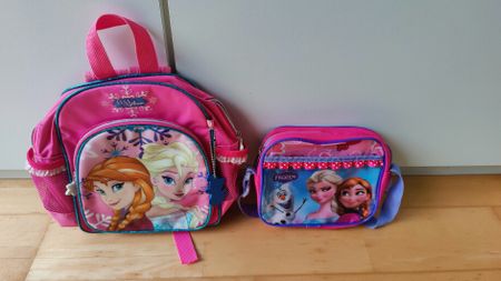 Süsser Frozen Rucksack mit passender Tasche