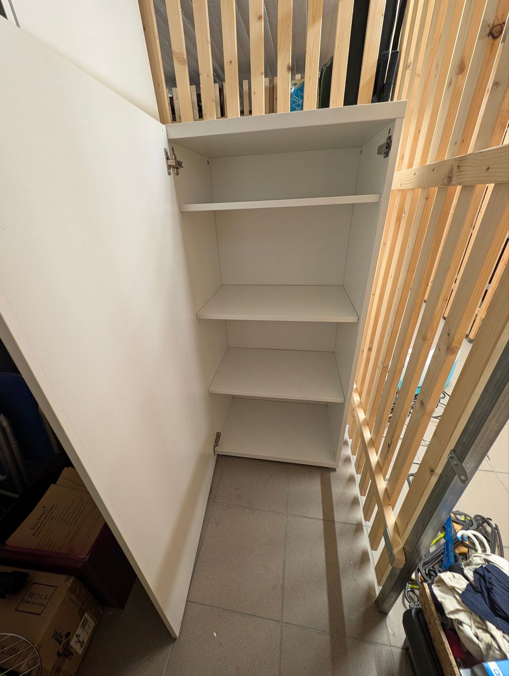 Ikea Armoires: 2 weisse IKEA Schränke mit Regalböden – D'occasion à Jona par ric_sq52 2