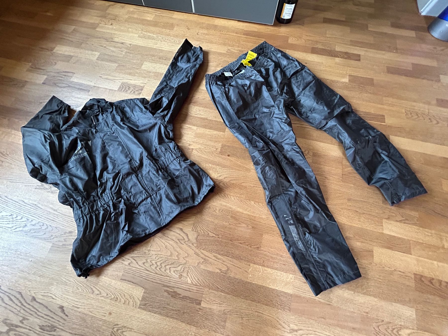 Lotti di vestiti: Regenkleider Motorrad – Nuovo (secondo la descrizione) da Rotkreuz venduto da nat_5pbz