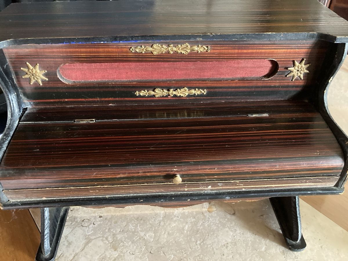Strumenti musicali: Ancien piano décoratif – Difettoso da Bursinel venduto da SeveralLives