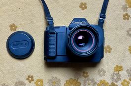 Canon T80 Set: Kamera, Blitz, Filter, Tasche