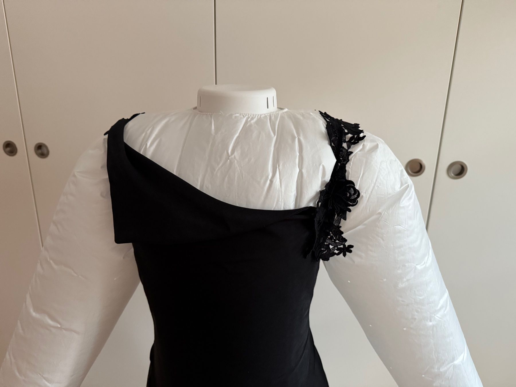 Vestiti: raffiniertes schwarzes Abendkleid mit Spitze, Gr. 36 – Usato da Zürich venduto da leo0105 1