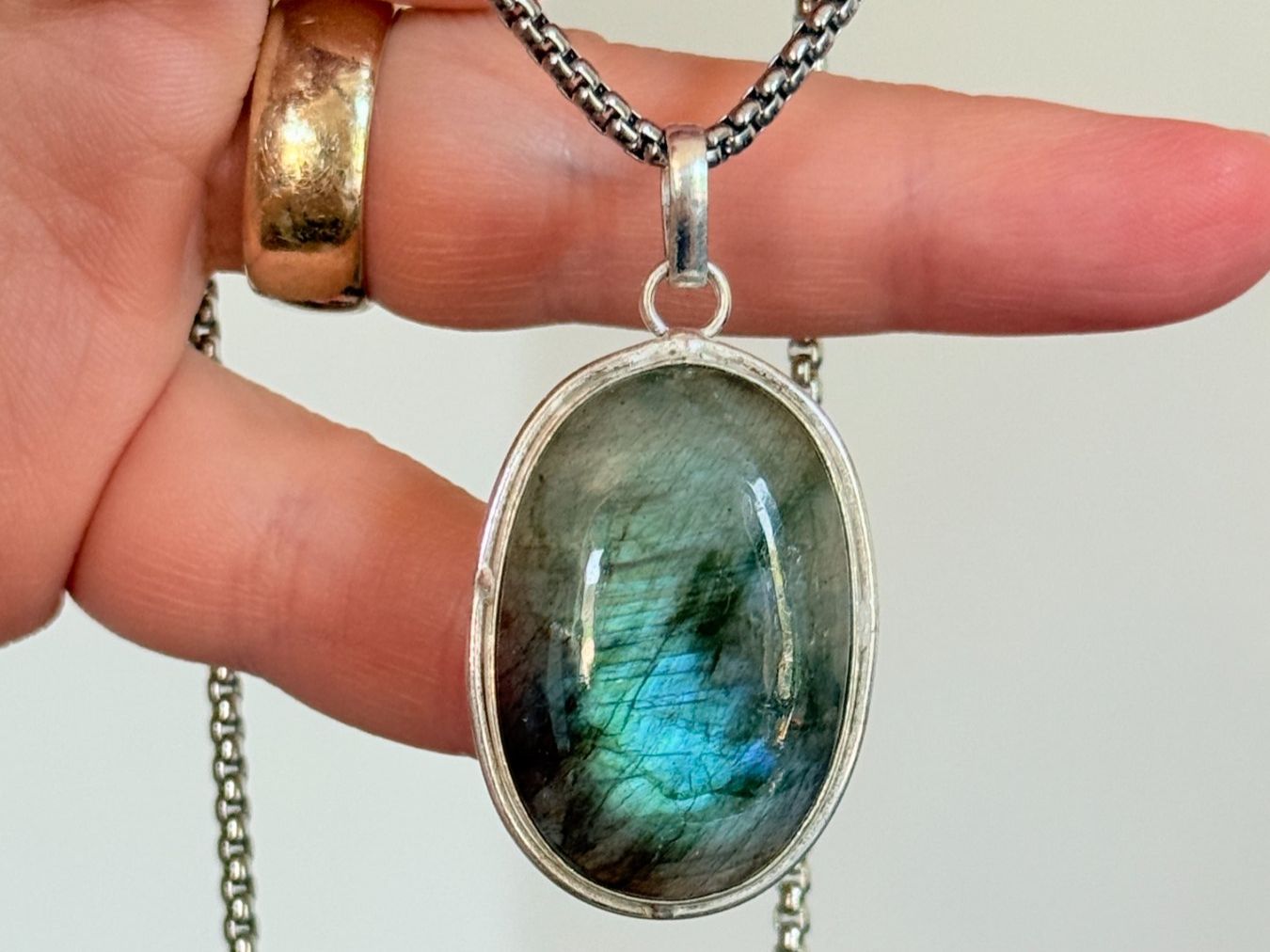 Ketten: Collier Labradorite - Élégance intemporelle! – Neu und originalverpackt aus Genève von AWWA
