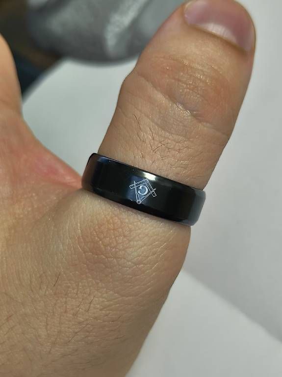 Ringe: 4 Herrenringe / schwarze Ringe mit Holzoptik & Symbol – Gebraucht aus Basel von zga_cll9 1