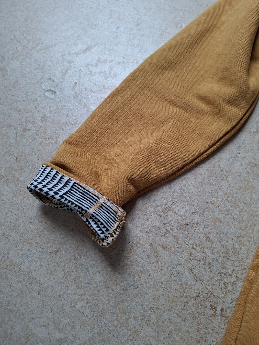 Maglioni & Felpe: Damen Pullover Multiblu senfgelb Kragen gemustert Grösse 38 – Usato da Klingnau venduto da vollmond36 6