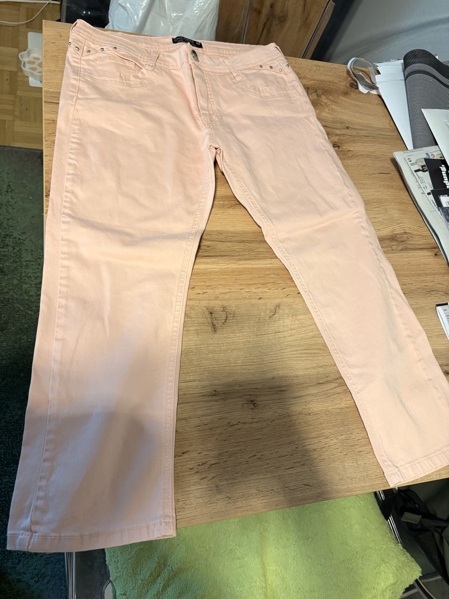 Jeans: Rosa Jeans Hosen – Gebraucht aus Basel von alisha.beuggert