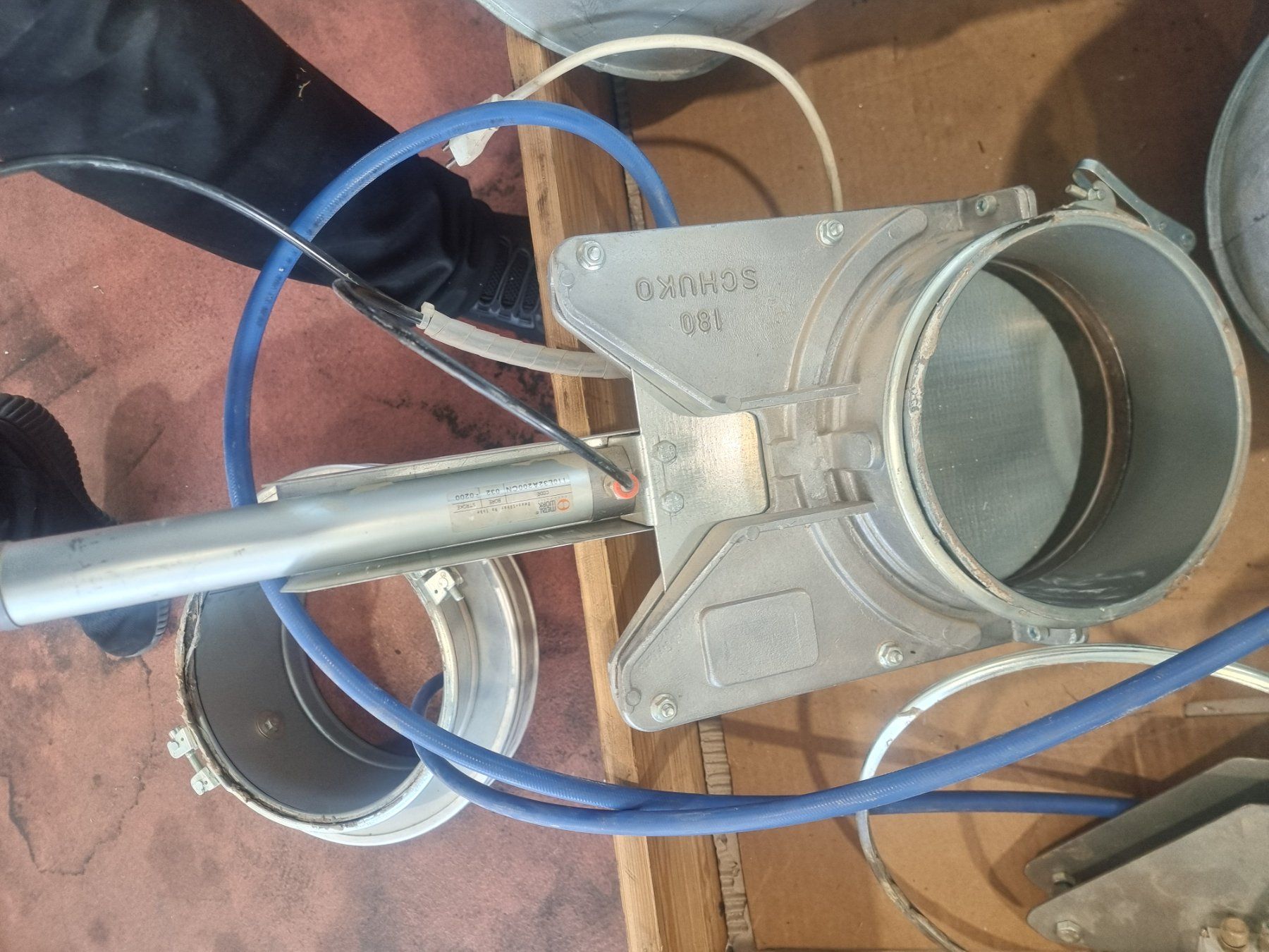 Altro per industria metallurgica: Profi Schuko Absauganlagen-Rohrsystem & Pneumatik-Schieber – Usato da Fehraltorf venduto da rae_cr2c 5