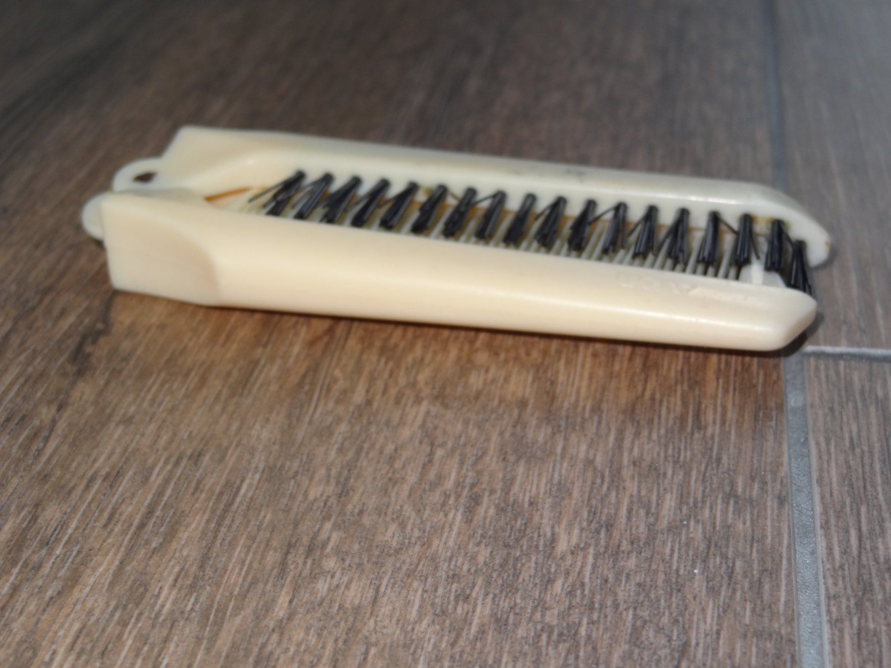 Altro per la cura dei capelli: Brosse à Cheveux Pliante Vintage Avon – Usato da Satigny venduto da salvatore73 6
