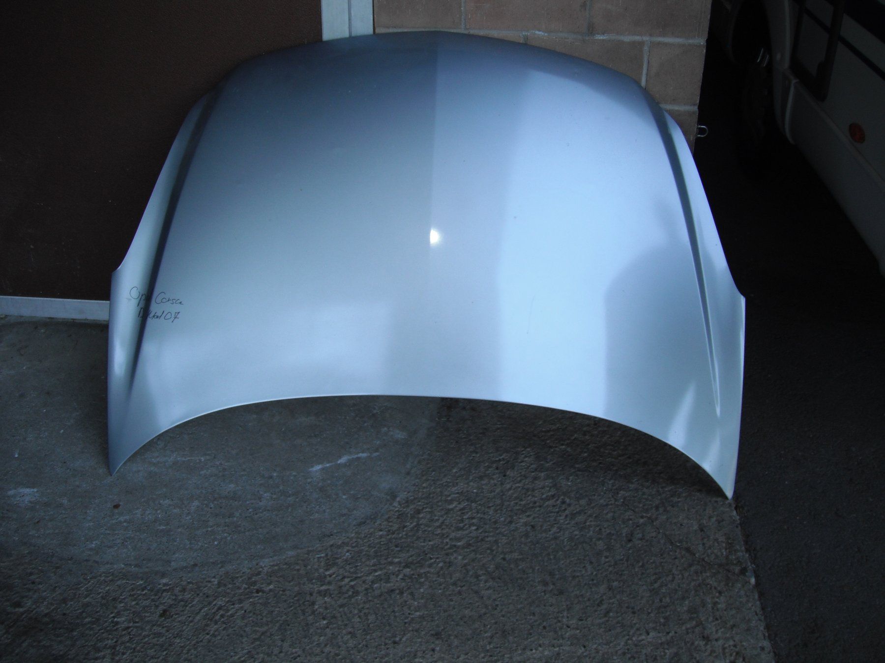 Opel Tutti pezzi di ricambio auto: Opel Corsa D Motorhaube silbergrau – Usato da Ruswil venduto da bauz01