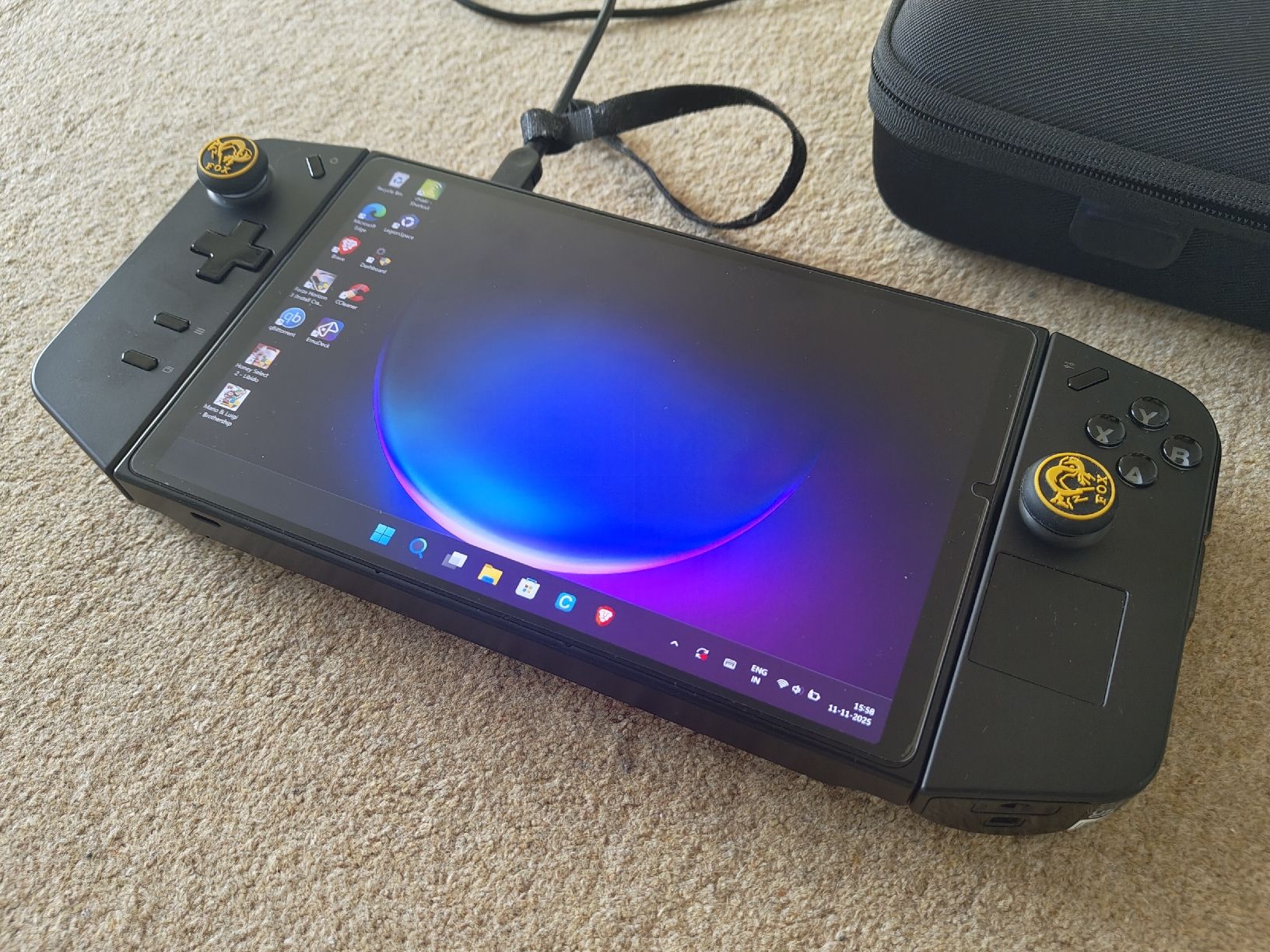 Lenovo Console: 2TB SSD - Lenovo Legion Go Handheld Gaming PC - Portable – Usato da Glattbrugg venduto da har_jgc7 4