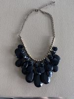 Collier fantaisie noir tendance!