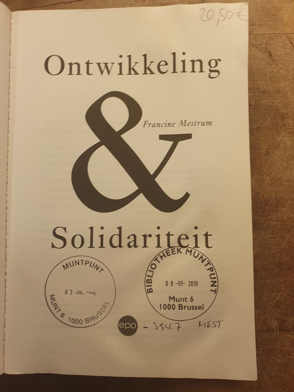 Libri: Ontwinkeling & Solidaritein - Francine Mestrum – Usato da Zürich venduto da loosebone 2