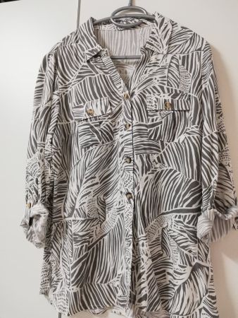 Schöne Bluse mit Muster