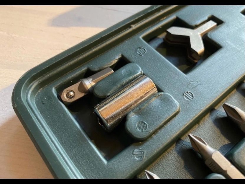 Alle Werkzeuge: 100-tlg. Bit Set MM – Neu (gemäss Beschreibung) aus Heerbrugg von ProBau-Liq 6