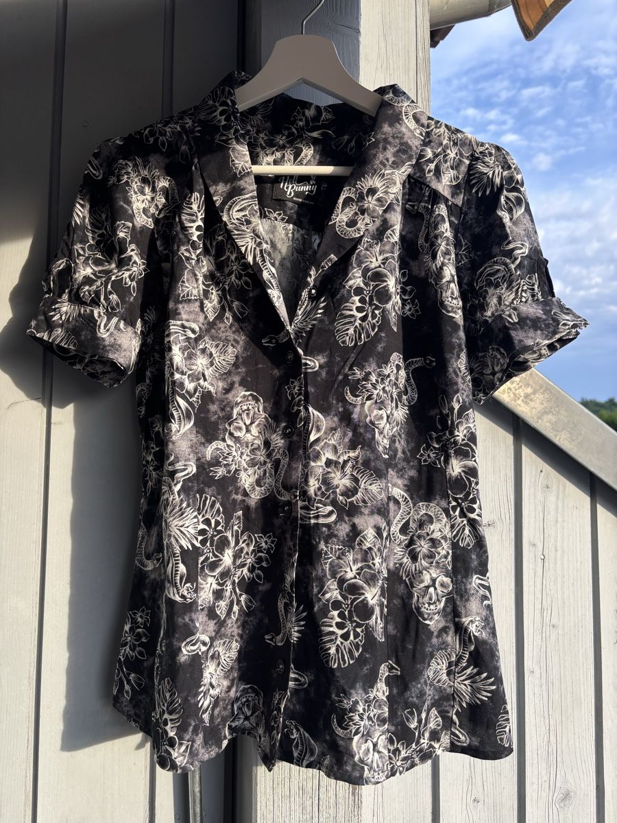 Camicette: Hell Bunny Gothic Kasumi Bluse Grösse S – Nuovo (secondo la descrizione) da Brugg AG venduto da ann_stf7 1