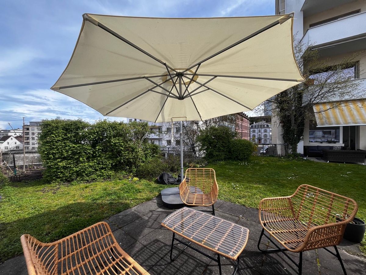 Ombrelloni: Large Cantilever Parasol for Summer Shade – Usato da Basel venduto da rug_y5gq 6