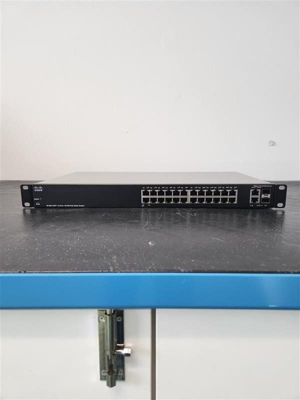 Hubs & Switches: Cisco SF200-24FP POE – Gebraucht aus Belp von Panther_ 1
