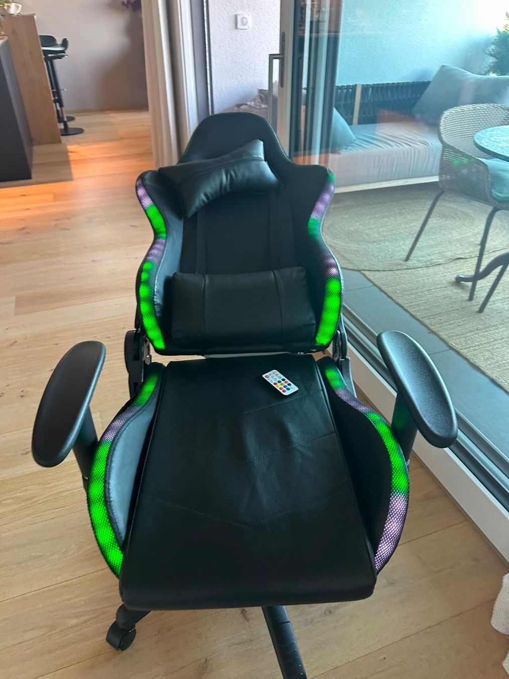 Chaises: Gamingstuhl mit LED – D'occasion à Endingen par Kaiserpinguin 2