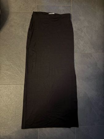 Maxirock Bershka schwarz mit Schlitz Grösse S neuwertig