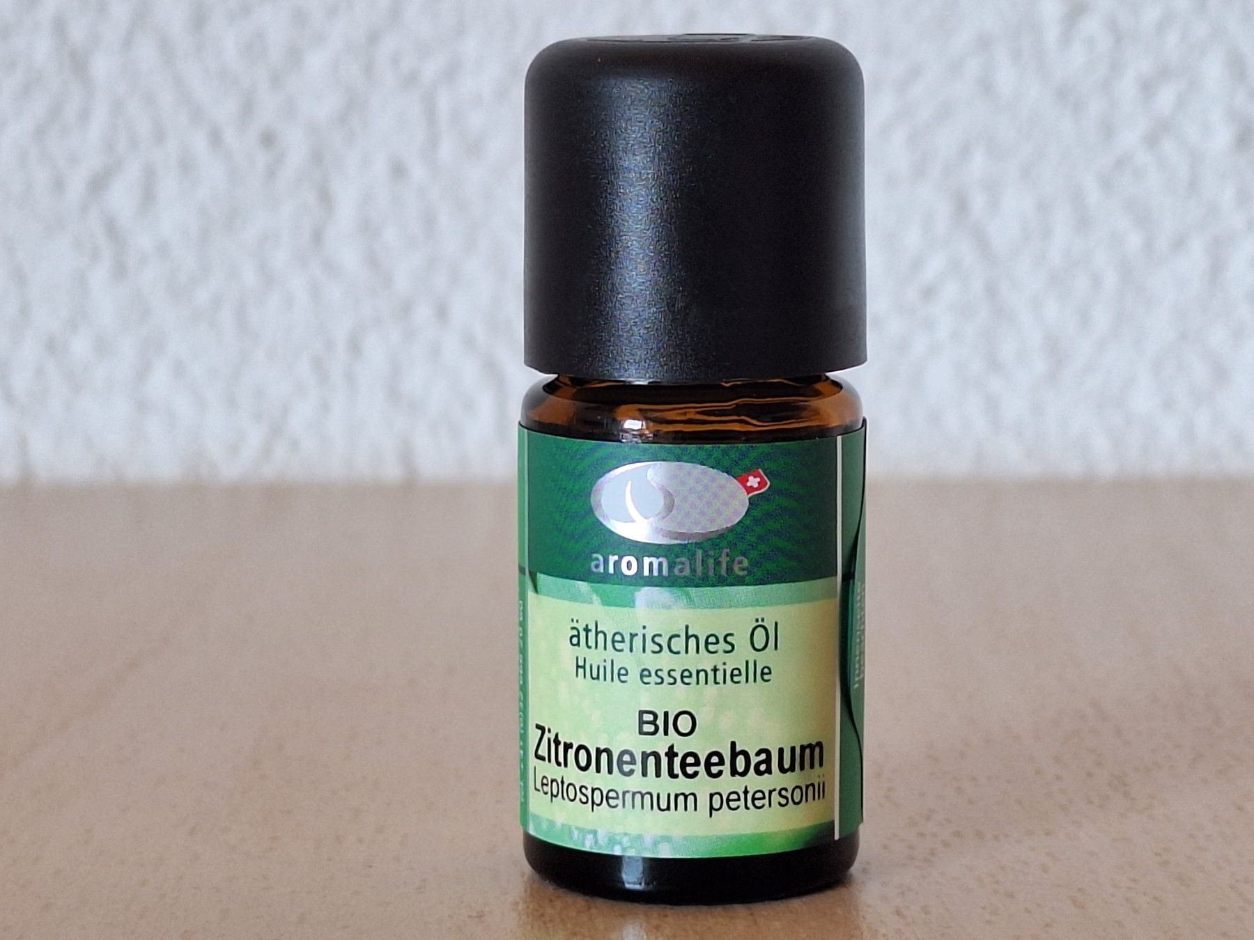 Oli essenziali: Zitronenteebaum ätherisches Öl Bio 5ml - Neu ! – Nuovo e nell'imballaggio originale da Worb venduto da geo_zbd8