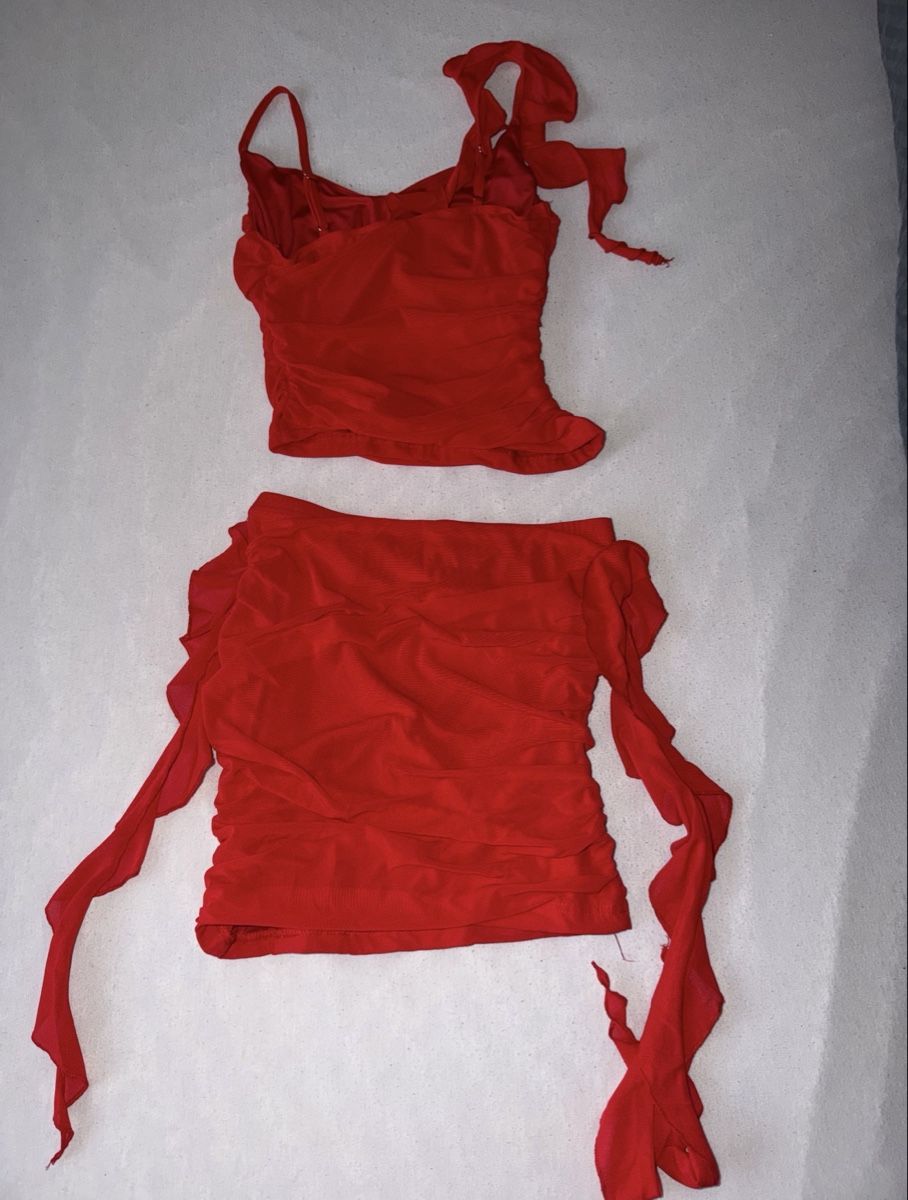 Tops: Rotes Top und Rock Set – Neuf (Voir description) à Oftringen par soraia.i 5