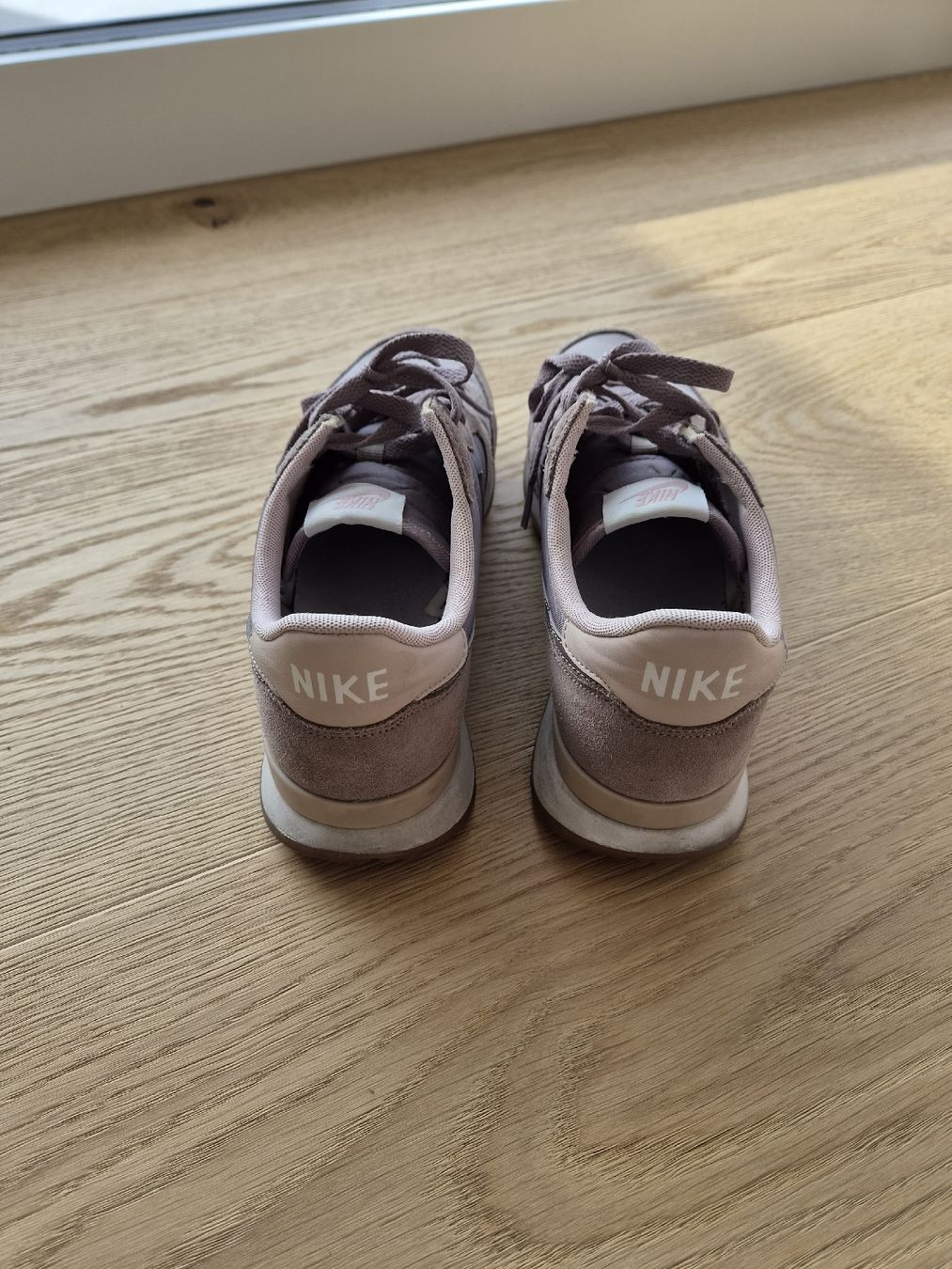 Nike Scarpe da donna: Nike Internationalist / Grösse 41 – Usato da Adligenswil venduto da SnoeggelsDR 3