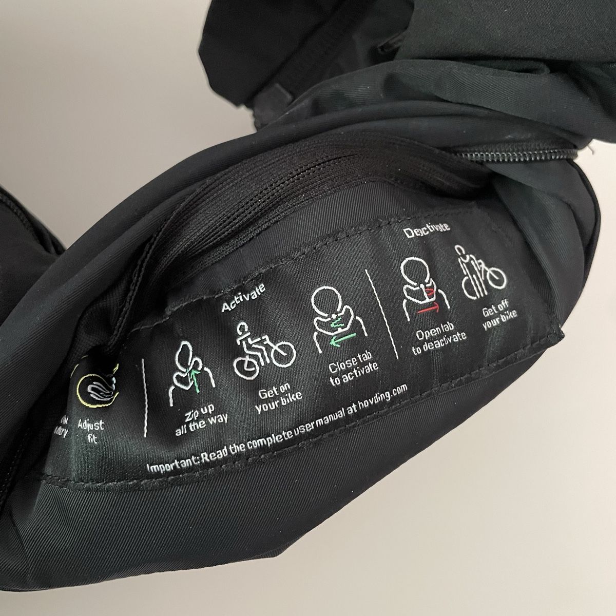 Caschi: Hövding 3 Velohelm Airbag – Usato da Biel/Bienne venduto da juliebazzini 3