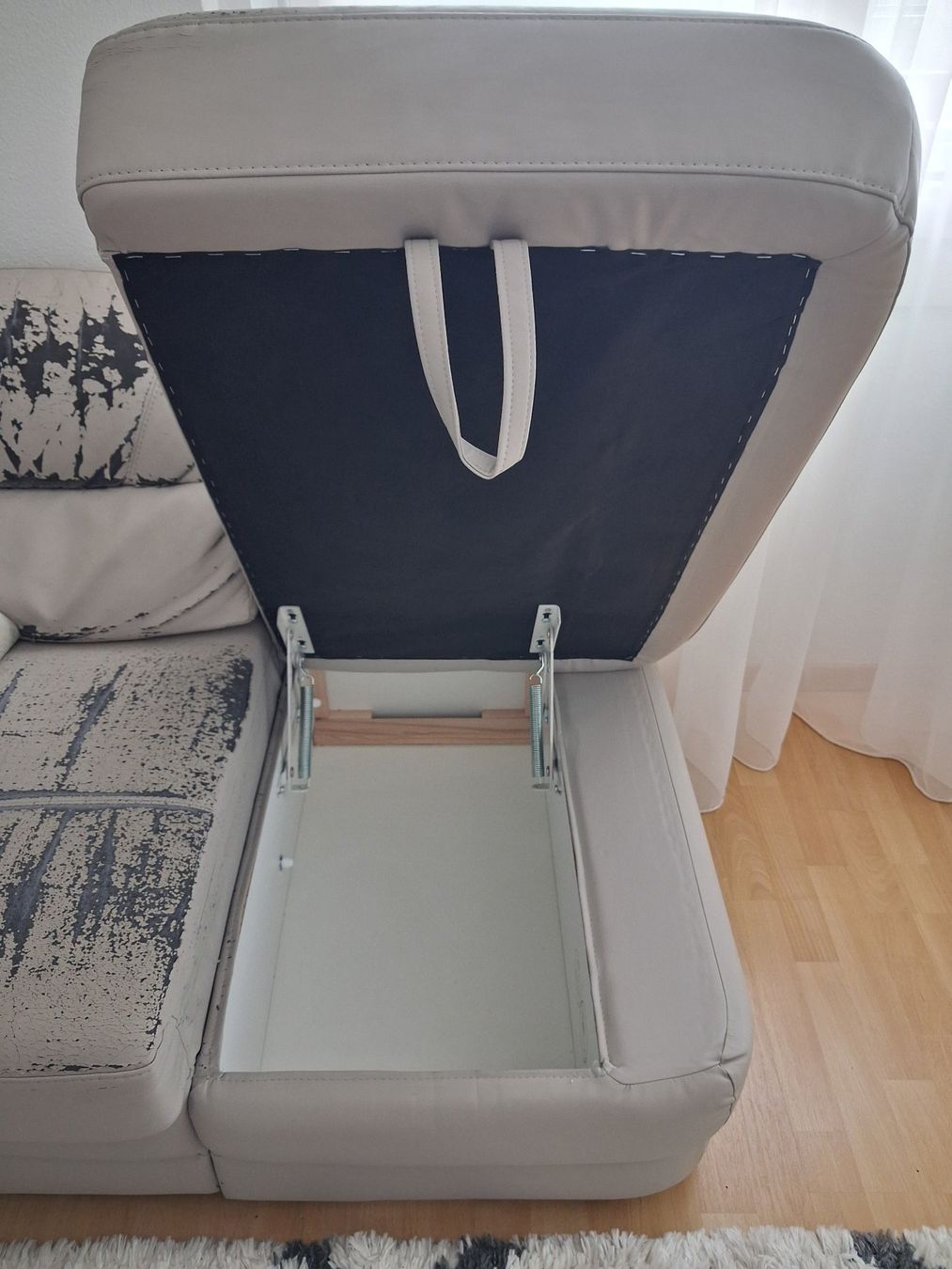 Divani: Gratis! Eck-Sofa mit Schlaffunktion, nur Abholung – Usato da Cham venduto da seh_gh8m 2