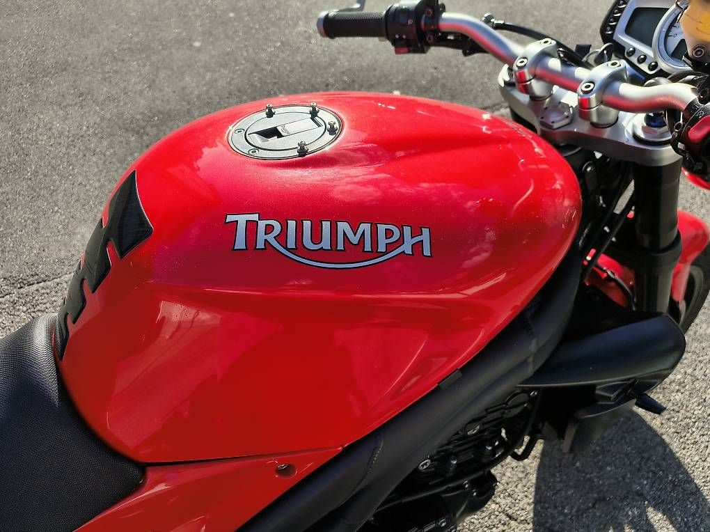 Strada: Speed triple 1050 pots Arrow – Usato da Biel/Bienne venduto da Djai