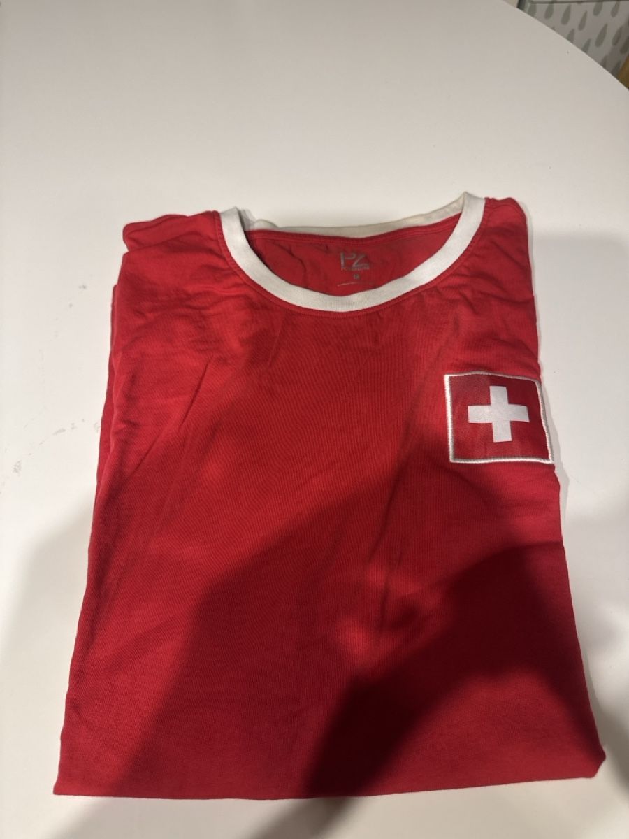 T-shirts: Schweizer shirt  – D'occasion à Emmenbrücke par jas_2nfq
