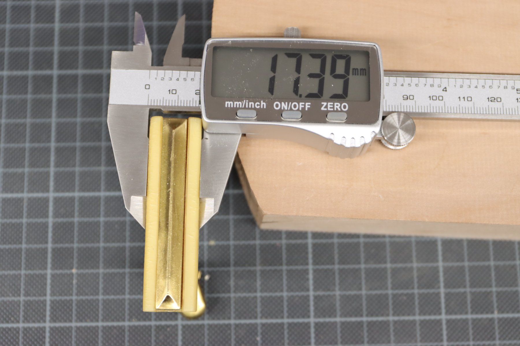 Eisenwaren: 8 teiliges Set Kommodengriffe & Schlossblenden – Gebraucht aus Emmetten von Super008 6