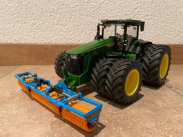 SIKU John Deere 8R 410 mit Cambridgewalze