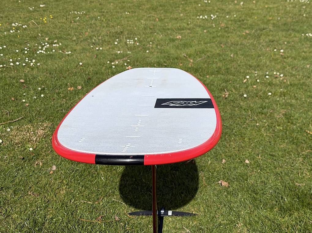 Axis Tavole da surf e di nuoto: Axis Tray v4 96 Kite- und PumpFoil Board – Usato da Meilen venduto da ben_w9xw