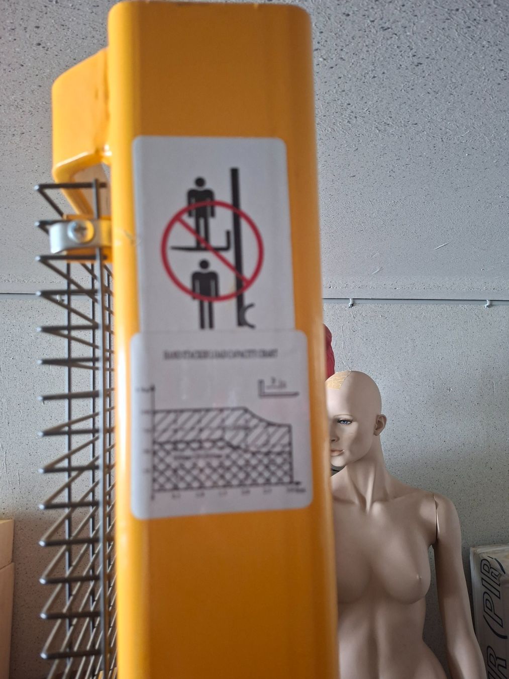Carrelli elevatori e a forche: Handstapler 1000 kg – Usato da Brunnen venduto da Ofen21 2
