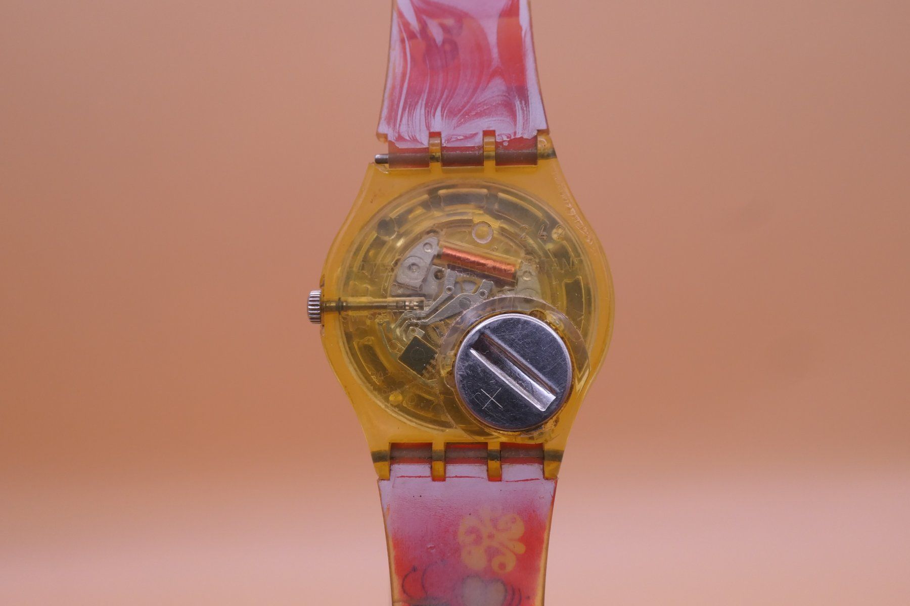 Swatch Montres: Swatch "BUZZIN' AROUND" GE100, neue Batterie – D'occasion à Thun par CHRONOTIKA 4