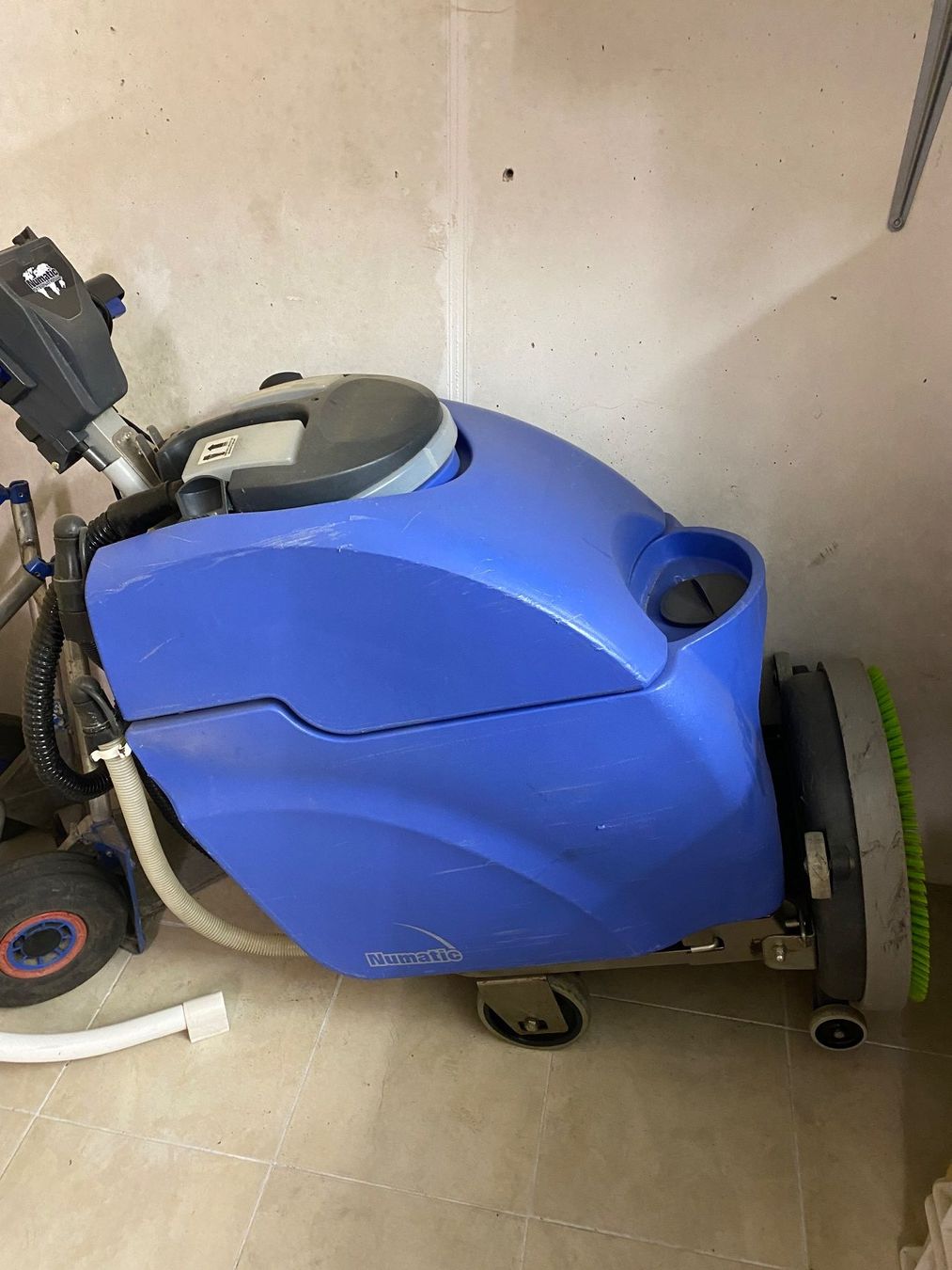 Tutte le macchine: Scheuermaschine – Usato da Gurmels venduto da meinealltagshelfer