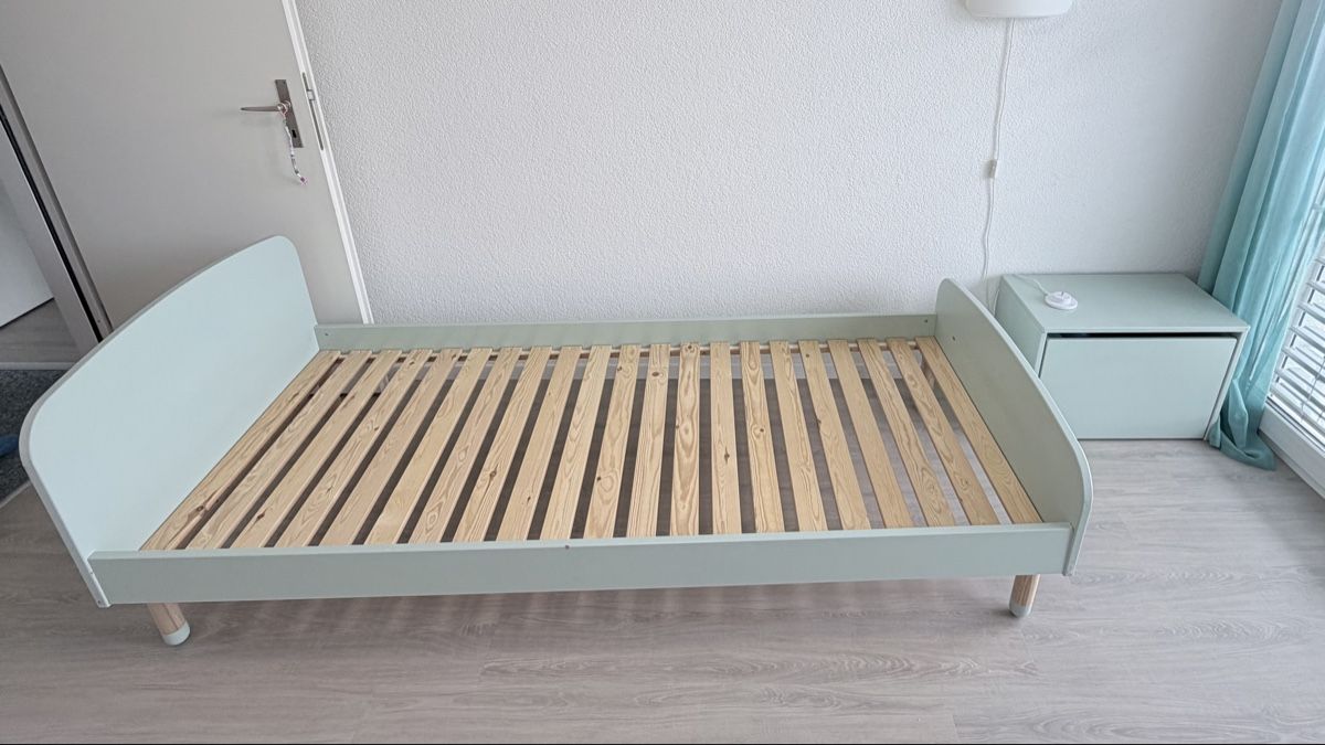 Letti: Kinderbett Set inkl. Nachttisch mit Schublade – Usato da Winterthur venduto da ver_5crg