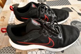 Nike Revolution 6, pointure 43, Noires/Rouges, parfait état!
