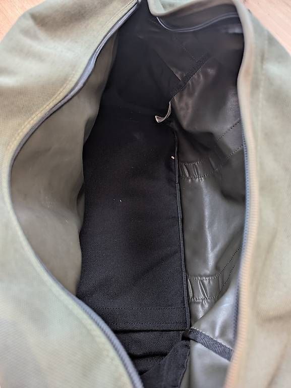 Schweizer Armee Borse: Original Schweizer Armee Effektentasche Sporttasche oliv – Usato da Rupperswil venduto da Kodama-Codes 1