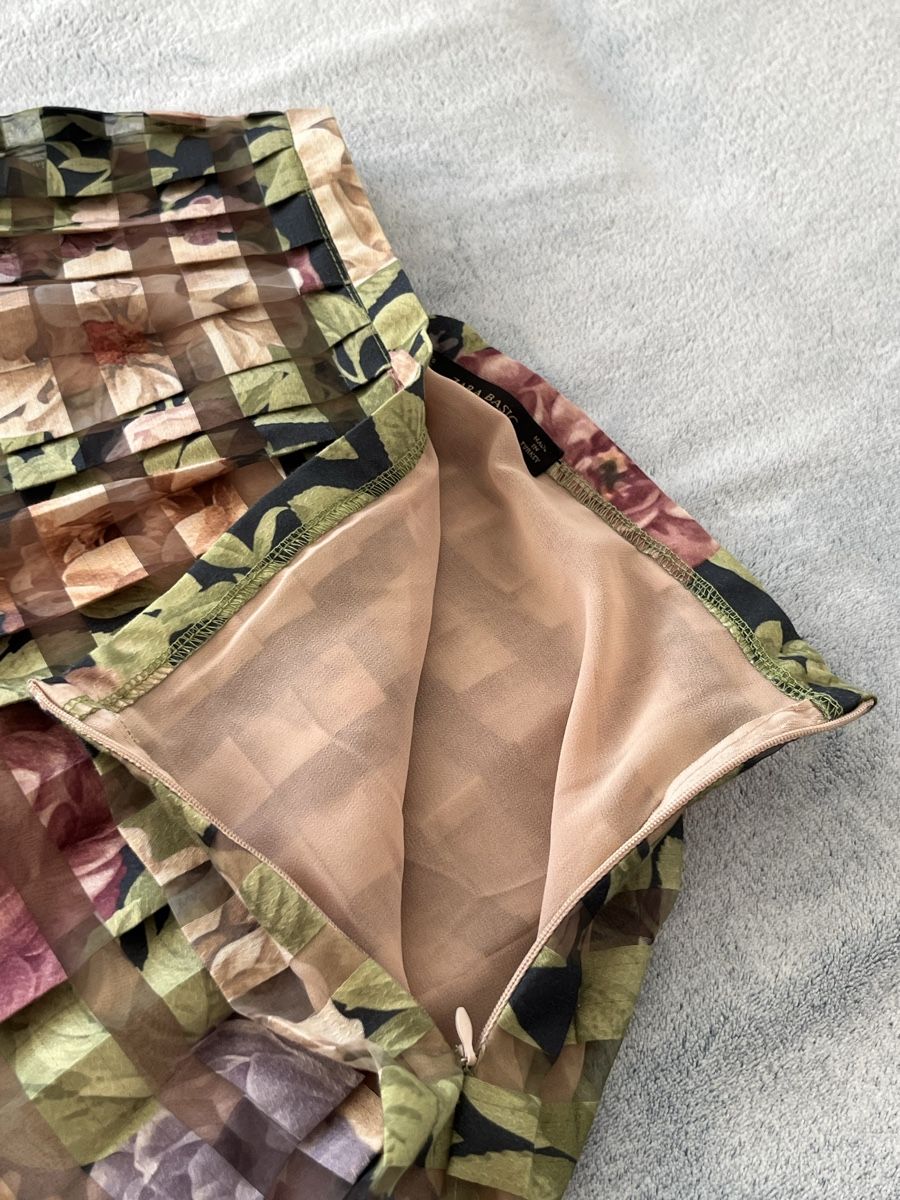 Zara Gonne: Zara Basic Floral Pleated Mini Skirt Size S – Nuovo (secondo la descrizione) da Gümligen venduto da caron__ 5