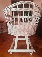 Berceau à roulettes + matelas, tour de lit et draps